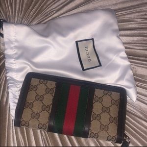 Gucci Wallet.